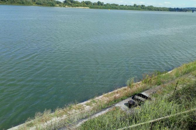 Telo muškarca izvuceno iz Dunava, Beograd Telo muškarca izvuceno iz Dunava, Beograd