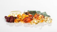 Da li vam vitaminski suplementi samo daju „skup urin“?