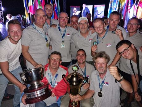 Srpski ribolovci, osvajači zlatne medalje i prvaci sveta u disciplini pecanje udicom na plovak