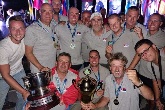 Srpski ribolovci, osvajači zlatne medalje i prvaci sveta u disciplini pecanje udicom na plovak Srpski ribolovci, osvajači zlatne medalje i prvaci sveta u disciplini pecanje udicom na plovak