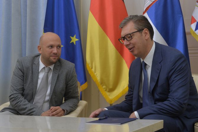 Aleksandar Vučić, Manuel Saracin