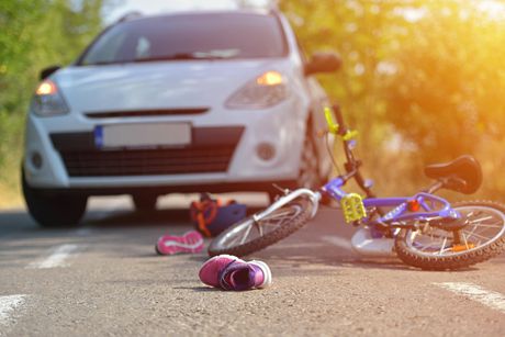 Dete, bicikl, auto, nesreća