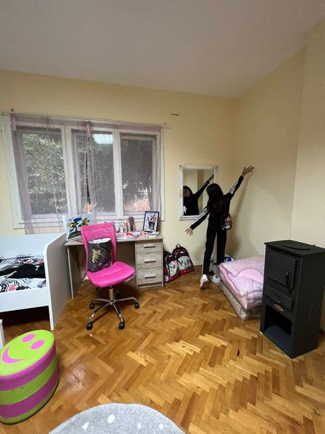 Anđela i Valentina u novom domu
