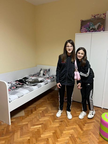 Anđela i Valentina u novom domu
