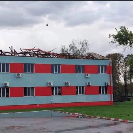 Urušen krov fabrike u Vrbasu nakon velikog nevremena