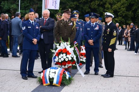 Na svetom mestu u Pranjanima sreli smo američke kadete: O Srbiji čitali u knjigama, poželeli da upoznaju narod - Telegraf.rs