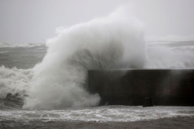 Typhoon tajfun Japan Nanmadol