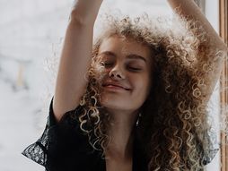 Lokne, minival, frizura