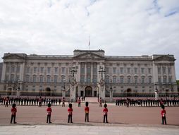 Buckingham palace Bakingemska palata sahrana kraljica Elizabeta