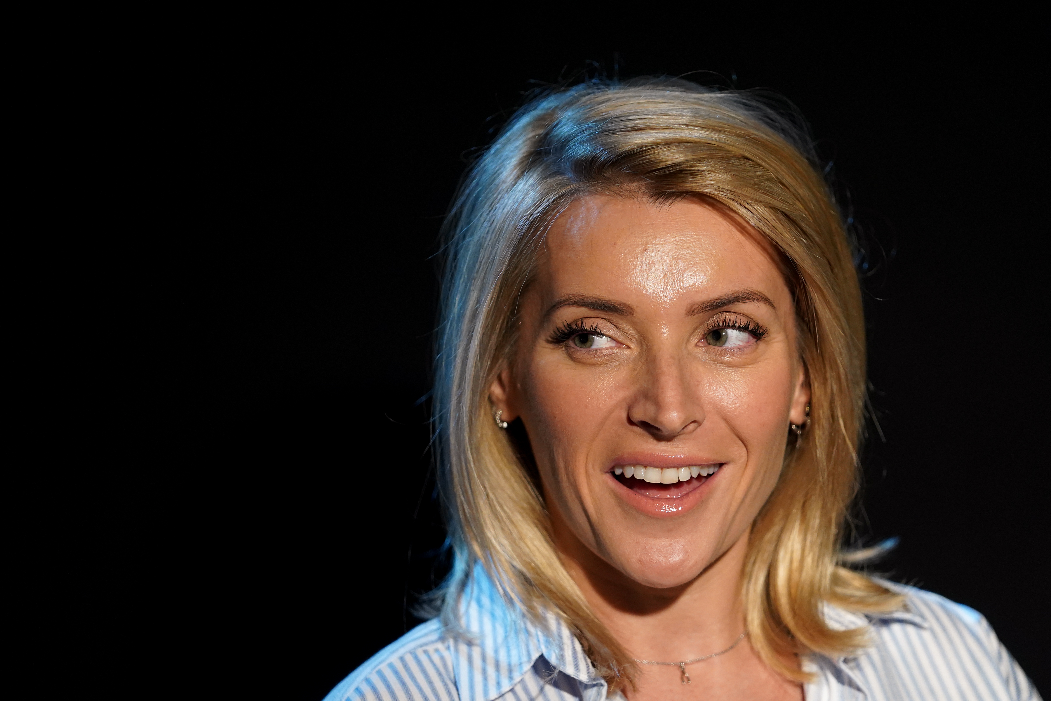 Prava praznična idila u Anđelkinom domu: Jelka do plafona, a tek da vidite u kojoj pozi je uslikala muža - hit