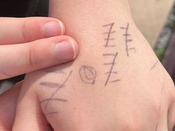 ruka, dete, žvrljotine, nasilje