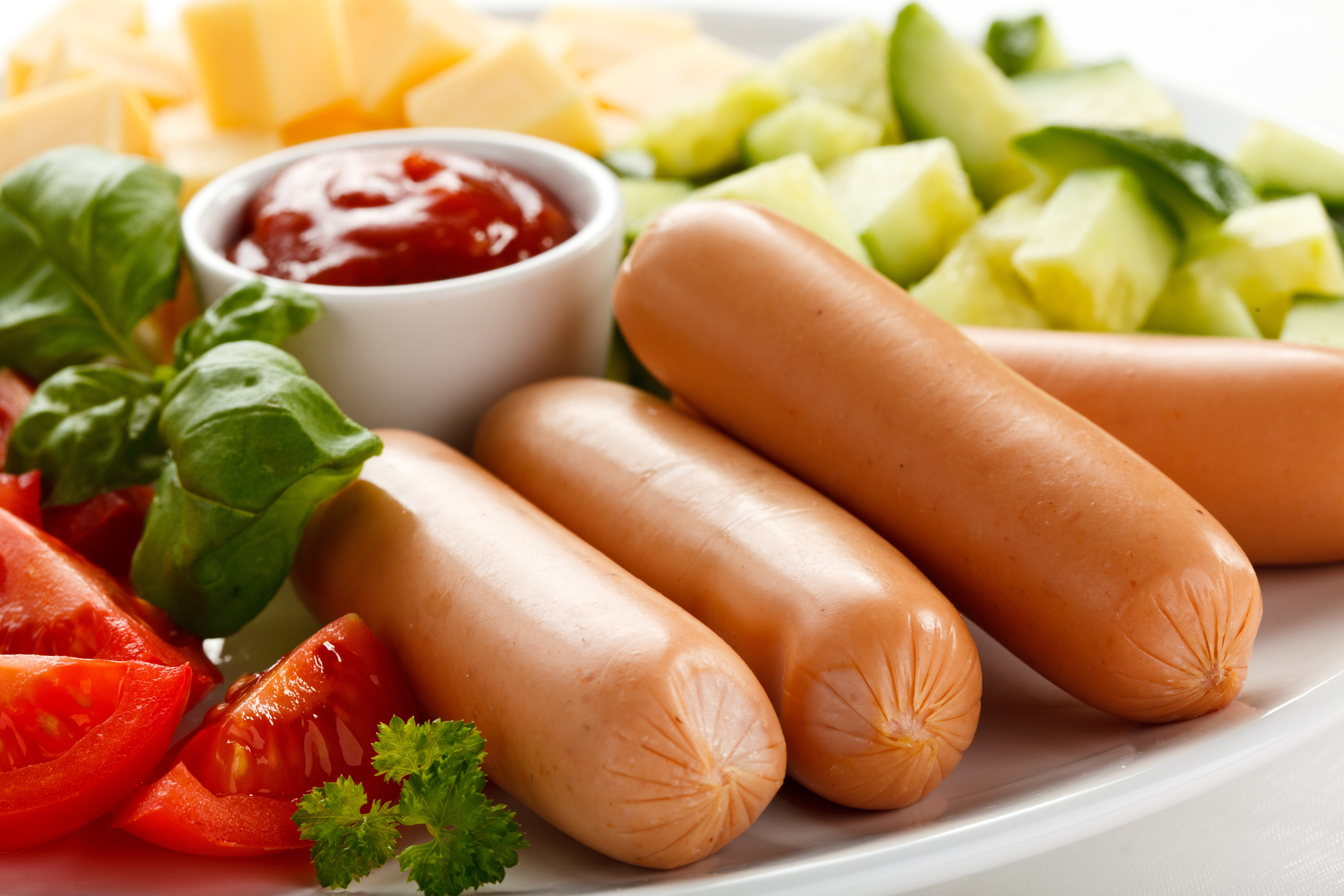 Da li su potrebne nalepnice sa upozorenjem na viršlama i salamama? Dve trećine građana kaže - da