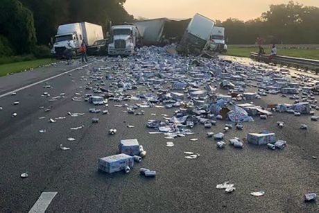 Sudar kamioni saobraćajna nesreća Florida pivo Sudar kamioni saobraćajna nesreća Florida pivo