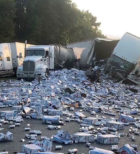 Sudar kamioni saobraćajna nesreća Florida pivo