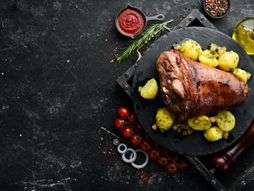 Svinjska kolenica i krompir