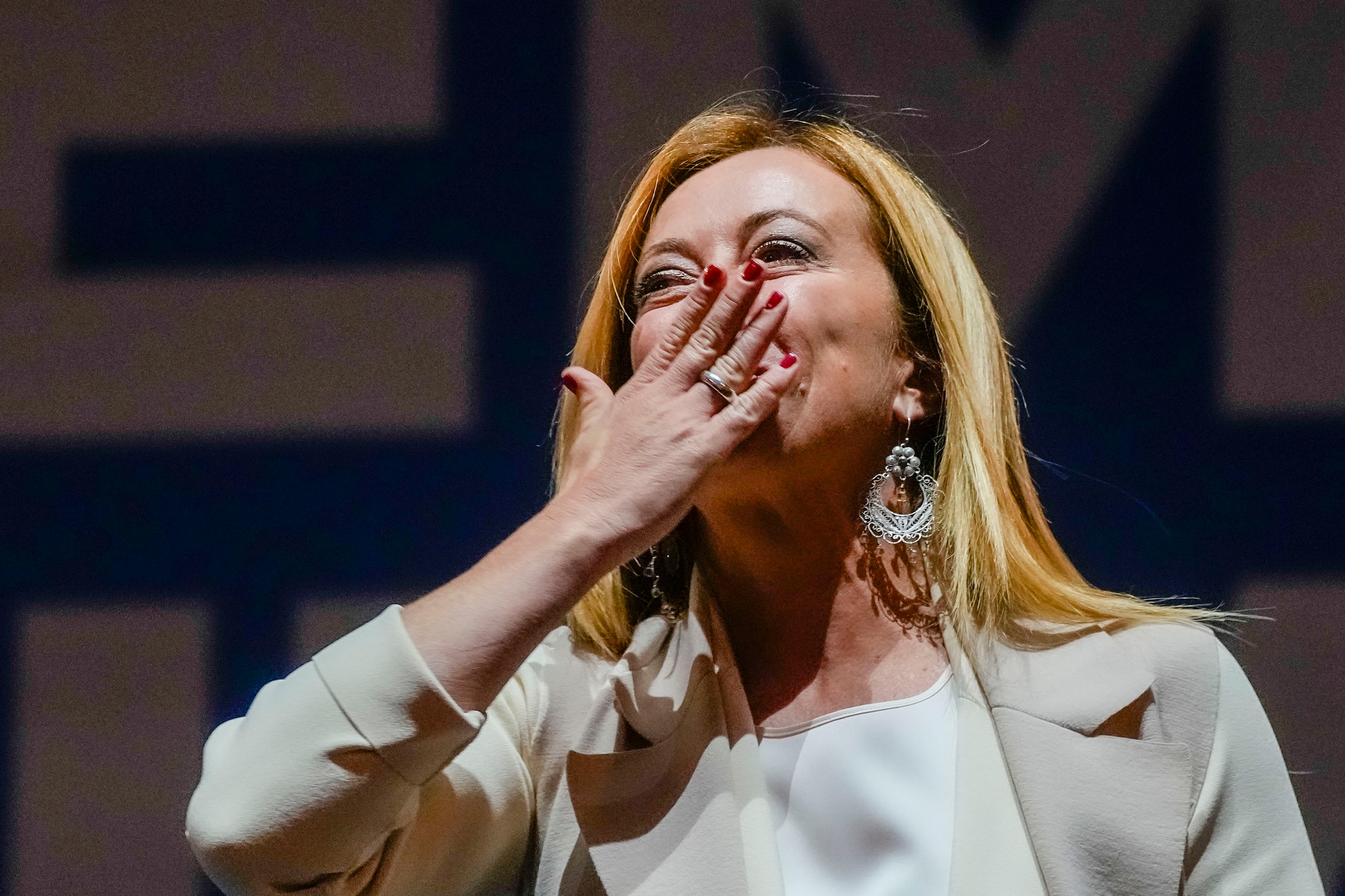 Šta se krije iza fotografije Đorđe Meloni u donjem vešu? Premijerka Italije osula paljbu