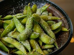 Zdrave namirnice, losos, edamame, paprika