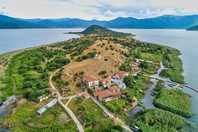 Ostrvo Sveti Ahil Prespansko jezero Grčka