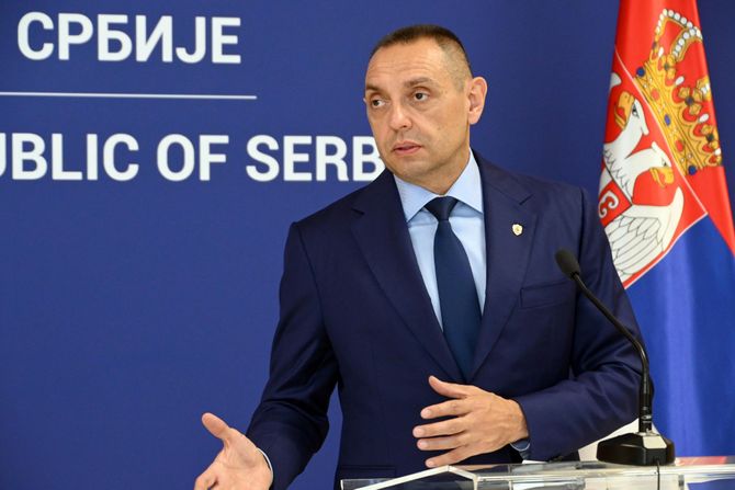 Aleksandar Vulin i ambasadorka Narodne Republike Kine u Beogradu Čen Bo Aleksandar Vulin i ambasadorka Narodne Republike Kine u Beogradu Čen Bo