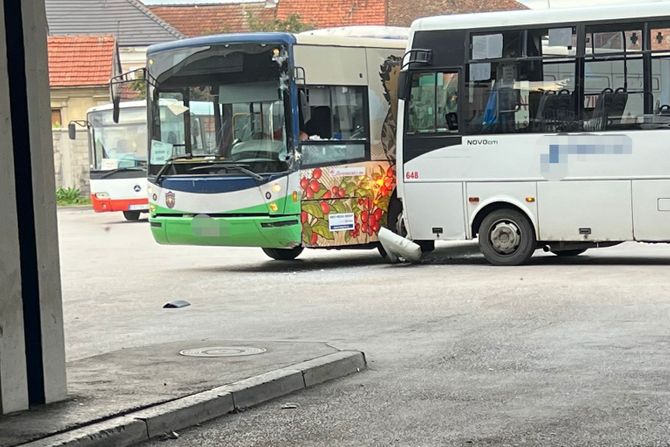 Čačak glavna autobuska stanica, sudar dva gradska autobusa