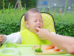 dete. beba, gušenje, guši se, zagrcnjavanje