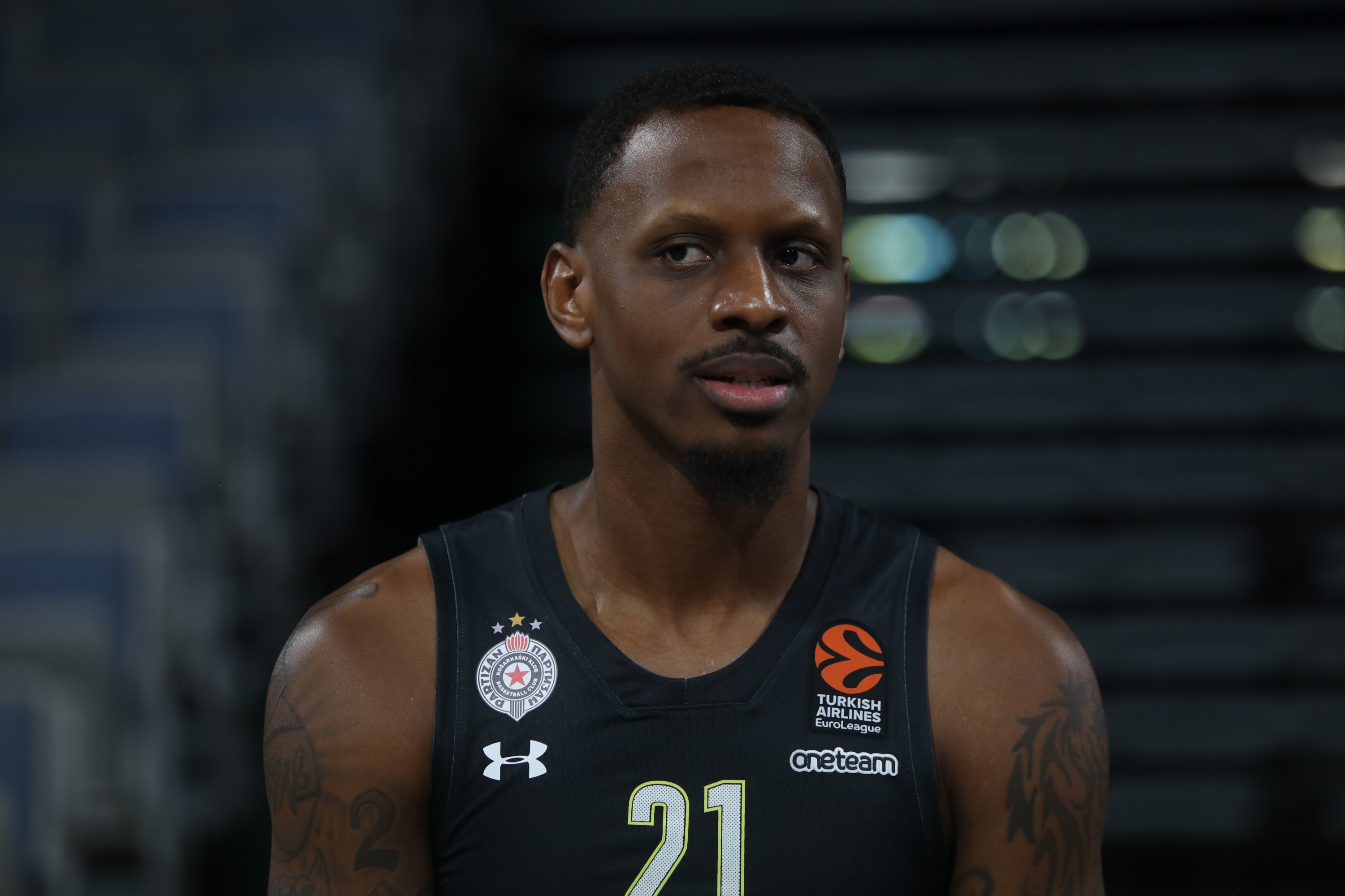 Džejmsa Nanelija pitali da li se vraća u Partizan, odgovorom je izazvao pravu buru