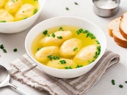 Domaća supa, knedle