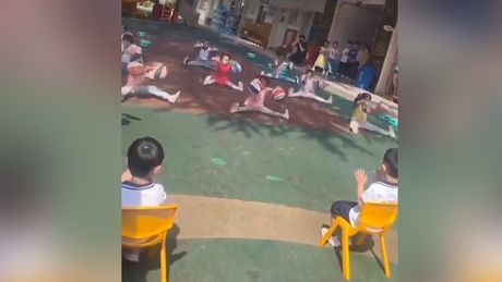 Deca Kina sinhronizacija timski rad vežbanje