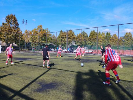Fudbalska utakmica izmedju osudjenika KPZ Padinska skela i veterana FK "Crvena zvezda"