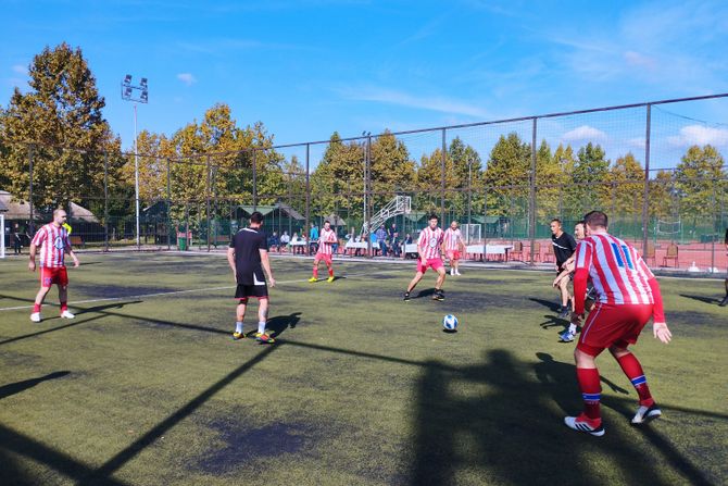 Fudbalska utakmica izmedju osudjenika KPZ Padinska skela i veterana FK "Crvena zvezda"