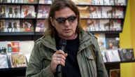 Čutura novom verzijom pesme "Crvena su dugmad pritisnuta" najavljuje kamerni album "10 na 3, 4"