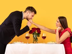 Džentlmen, prvi sastanak, ljubavni sastanak, poljubac u ruku