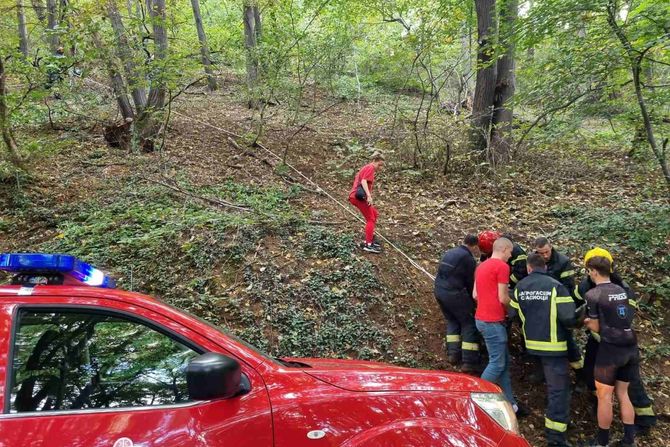Spasavanje spašavanje muškarca Spasavanje spašavanje muškarca