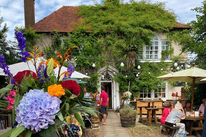 The Gun Inn , Findon, pab