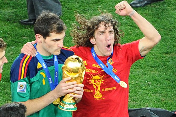 Iker Casillas Iker Kasiljas i Carles Puyol Karles Karlos Pujol