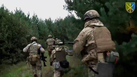 Ukrajinski vojnici vežbaju blizu granice sa Belorusijom