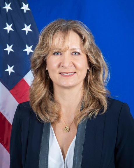 Ambasadorka SAD Beth Van Schaack