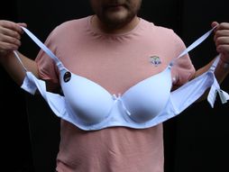 Muškarci nose, muškarac nosi brushalter