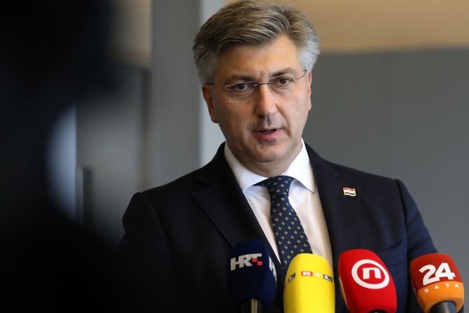 VUKOVAR PORFIRIJE PLENKOVIC VUKOVAR PORFIRIJE PLENKOVIC