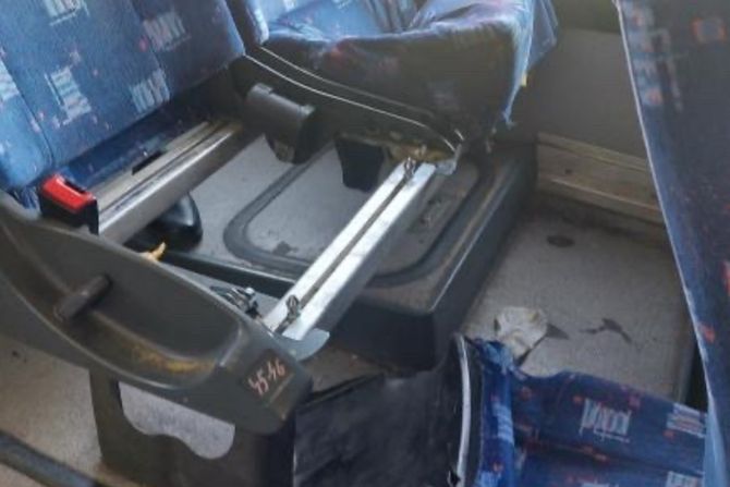 Uništena sedišta u autobusu