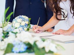 Mladenci, potpis, prezime, matičar, mlada, mladoženja, venčanje