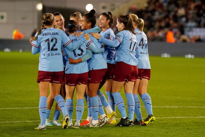 Mančester Siti žene Manchester City Women fudbal crveni šorcevi plavi dresovi