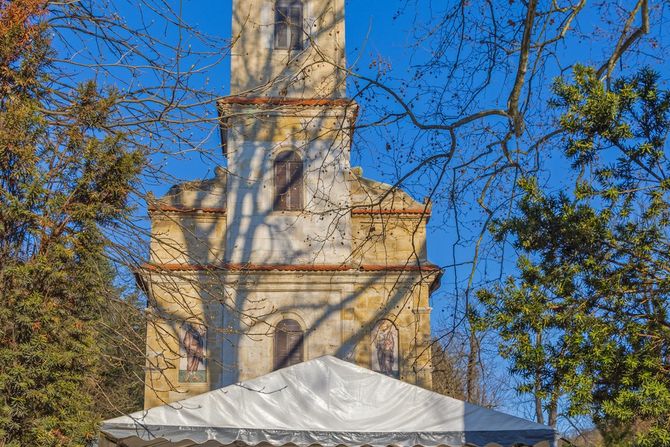 Crkva Svetih apostola Petra i Pavla Topčider, Beograd