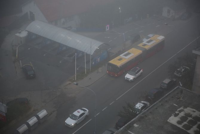 Maglovito jutro, magla, smog, zagađenje vazduha, vremenska prognoza, jesenji dan, Voždovac Kumodraška ulica