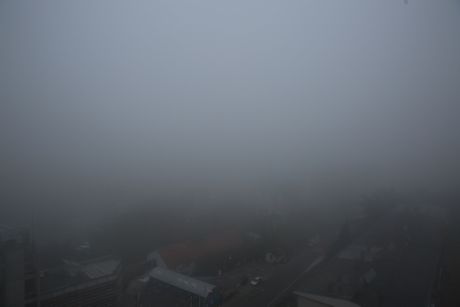 Maglovito jutro, magla, smog, zagađenje vazduha, vremenska prognoza, jesenji dan, Voždovac Kumodraška ulica