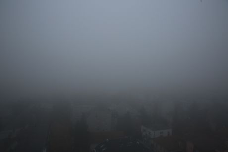 Maglovito jutro, magla, smog, zagađenje vazduha, vremenska prognoza, jesenji dan, Voždovac Kumodraška ulica
