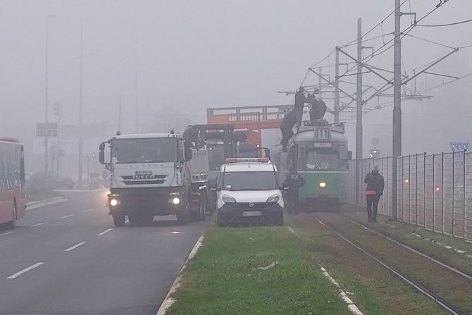 Tramvaji popravka  saobraćaj gužva Novi Beograd