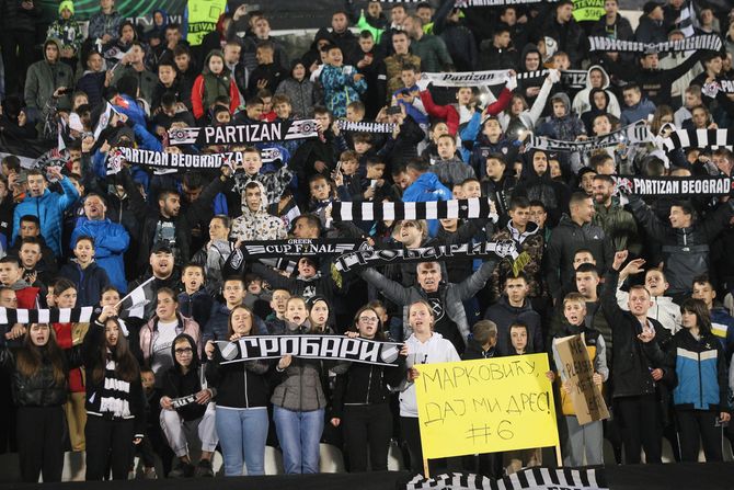 FK Partizan, FK Slovacko, deca, navijači