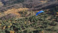 Paraglajder pao na šumu u hrvatskom Zagorju, spasioci na licu mesta