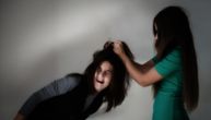 Ovo je istina o navodnom vršnjačkom nasilju u Novom Sadu: Devojčice (13) se igrale s nožem, jedna posečena